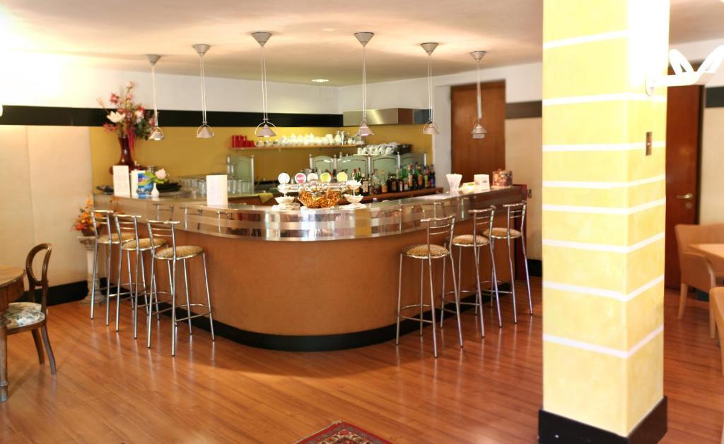 Hotel Bristol リーヴァ・デル・ガルダ エクステリア 写真