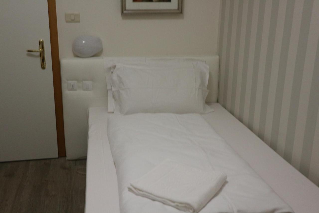 Hotel Bristol リーヴァ・デル・ガルダ エクステリア 写真